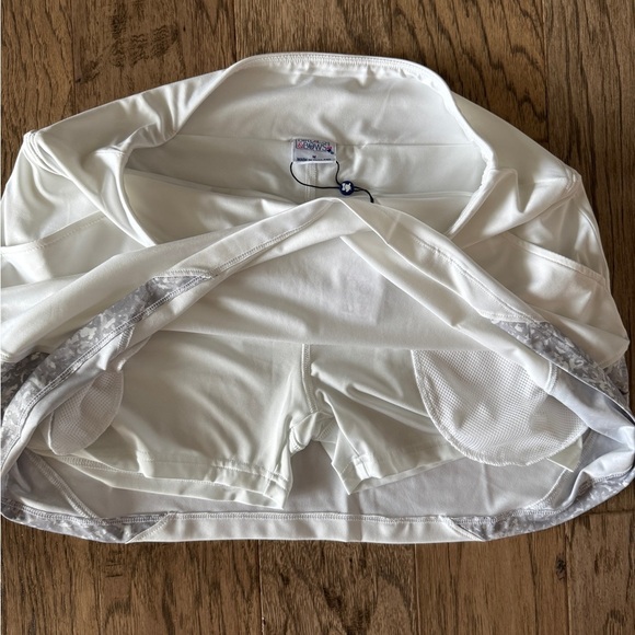 Women's White Golf Skirt - Birdie and Bows - NWT - Size Medium - Athletic Skort - Picture 6 of 6